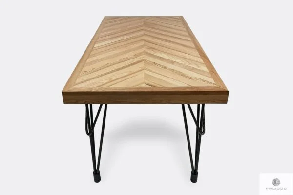Holztisch mit schwarz Metallbeinen ins Esszimmer IFUX