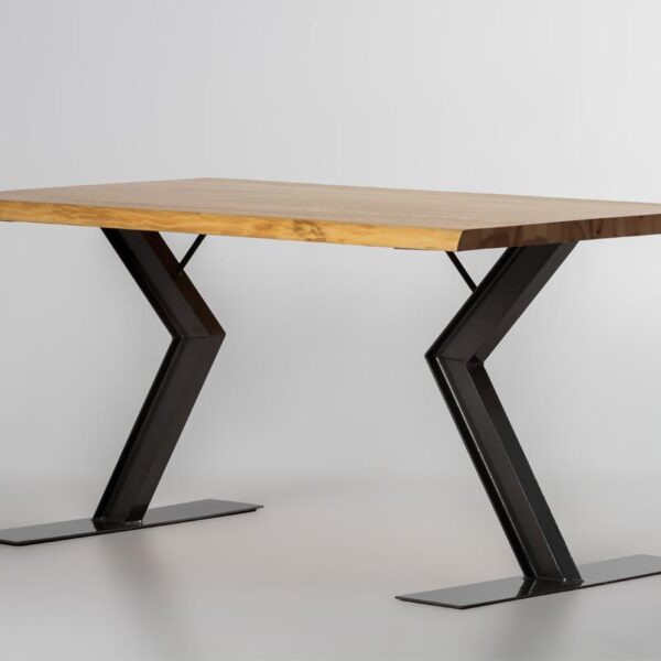 Tisch mit Holztischplatte und Metallbeinen ABRYS