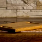 Dębowa deska kuchenna z pojemnikiem