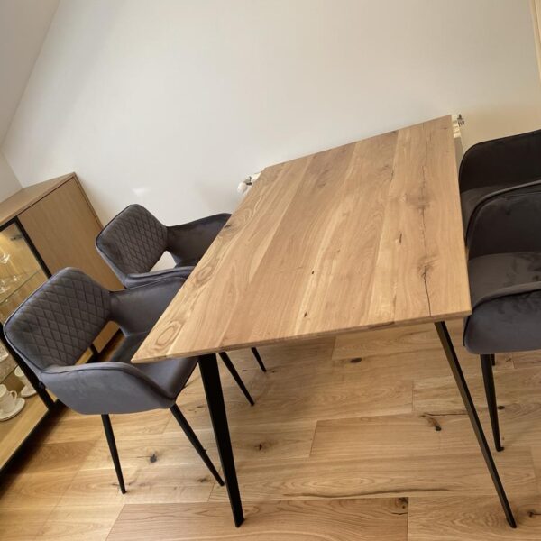 Stół dębowy z metalowymi nogami z litego drewna do jadalni salonu VITA II