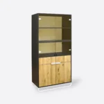 Eine moderne Vitrine aus Eichenholz mit Glas für das DENIS Wohnzimmer