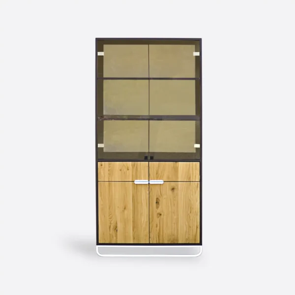 Eine moderne Vitrine aus Eichenholz mit Glas für das DENIS Wohnzimmer