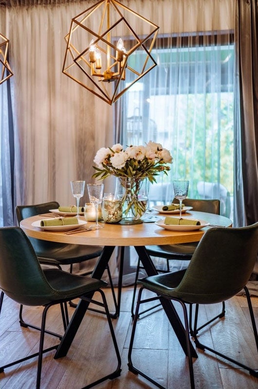 Ekskluzywne nowoczesne meble do salonu – stół okrągły