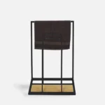 Stojak na ręczniki z drewna i metalu