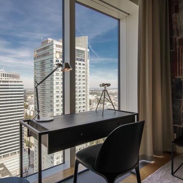 Biurka z drewna litego dębowe biurka do biura gabinetu biurko dębowe duże nowoczesne designerskie biurko metalowe nogi na zamówienie producent RaWood