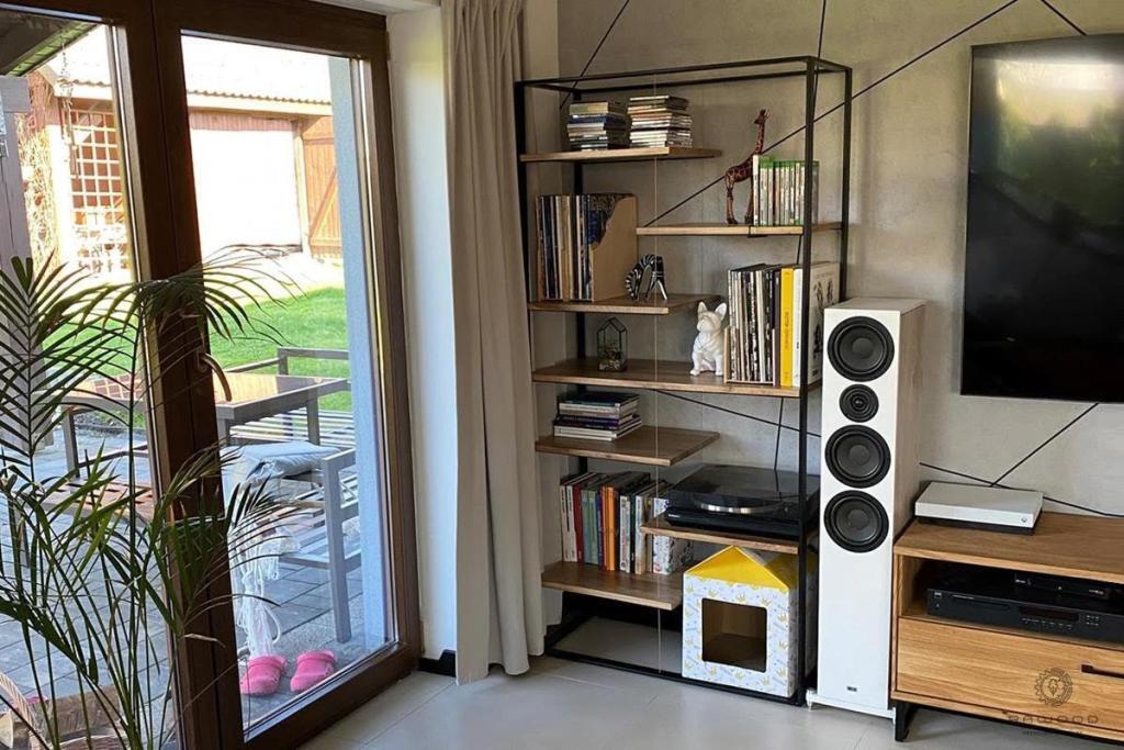 Regały drewniane metalowe nowoczesne designerskie regały dębowe loft industrialne do salonu producent warszawa