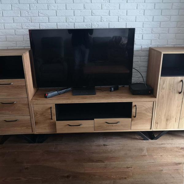 Szafka RTV, słupki z kolekcji JORGEN