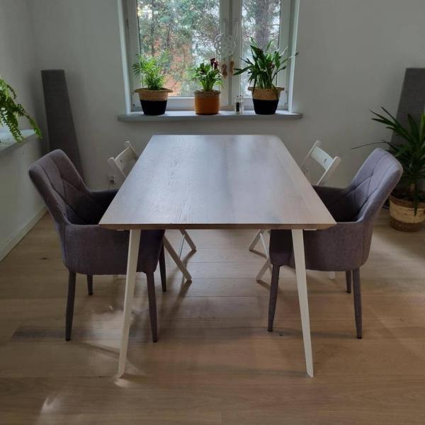 Nowoczesny stół dębowy w stylu skandynawskim do jadalni VITA RaWood