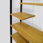 Holzregal aus Massivholz für das Wohnzimmer IBSEN