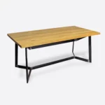Industrieller Esstisch GERES mit Eichenplatte auf einem Metallgestell