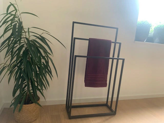 wieszak na ręczniki metalowy